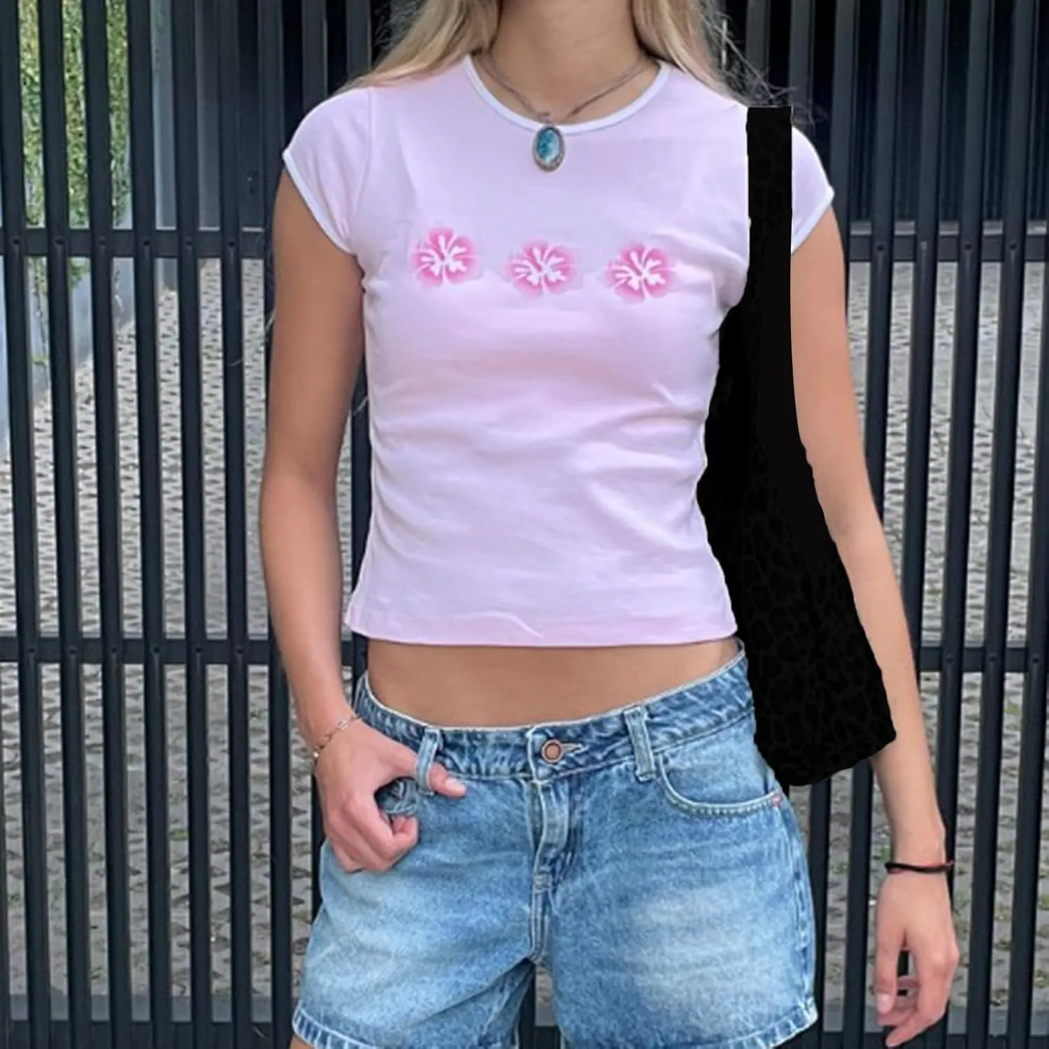 Y2k Flower Graphic Baby Tees Crop Tops for Women Hibiscus Print Short Sleeve Aesthetic Vintage 90s Teens 2000s Shirt